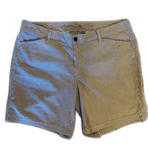 St John’s Bay Shorts Size 18W Seersucker Blue  White Women’s Modest
